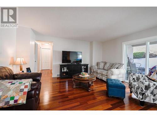 1220 25 Avenue Unit# 55, Vernon, BC - Indoor Photo Showing Living Room