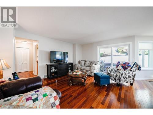 1220 25 Avenue Unit# 55, Vernon, BC - Indoor Photo Showing Living Room