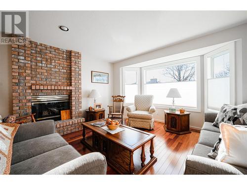 1220 25 Avenue Unit# 55, Vernon, BC - Indoor Photo Showing Living Room With Fireplace