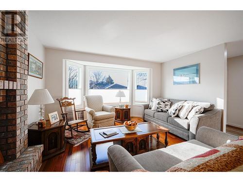 1220 25 Avenue Unit# 55, Vernon, BC - Indoor Photo Showing Living Room