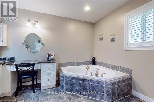 1839 Parkhurst Avenue, London, ON - Indoor Photo Showing Bathroom