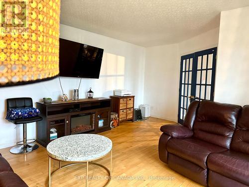 560 Fay Crescent, Timmins, ON - Indoor Photo Showing Living Room