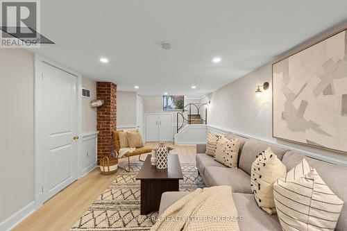 13 Linden Street, St. Catharines (451 - Downtown), ON - Indoor Photo Showing Living Room