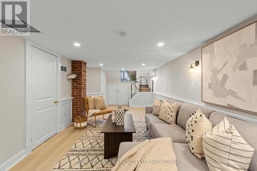 13 Linden Street, St. Catharines (451 - Downtown), ON - Indoor Photo Showing Living Room