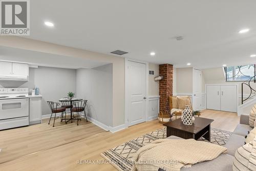 13 Linden Street, St. Catharines (451 - Downtown), ON - Indoor Photo Showing Living Room