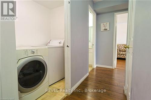 21 East Avenue S, Hamilton (Landsdale), ON - Indoor Photo Showing Laundry Room