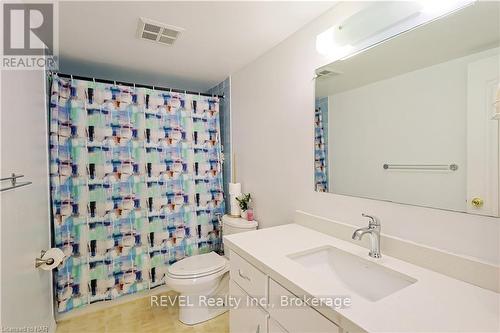 21 East Avenue S, Hamilton (Landsdale), ON - Indoor Photo Showing Bathroom