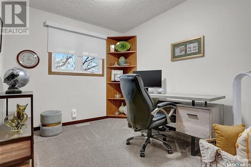 18 Bligh Bay, Regina, SK - Indoor Photo Showing Office