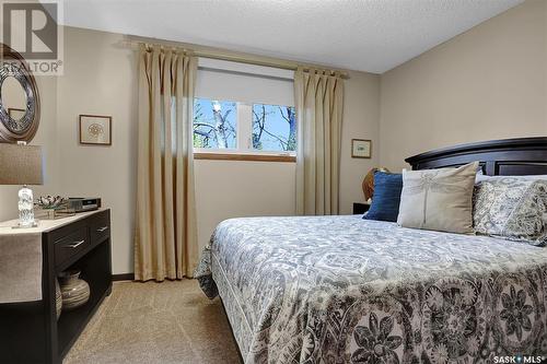 18 Bligh Bay, Regina, SK - Indoor Photo Showing Bedroom