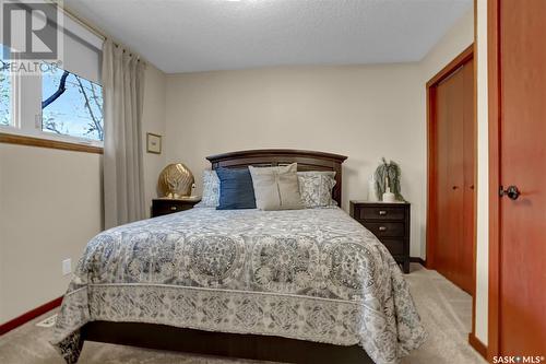 18 Bligh Bay, Regina, SK - Indoor Photo Showing Bedroom