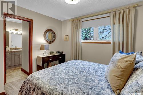 18 Bligh Bay, Regina, SK - Indoor Photo Showing Bedroom