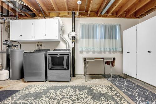 18 Bligh Bay, Regina, SK - Indoor Photo Showing Laundry Room