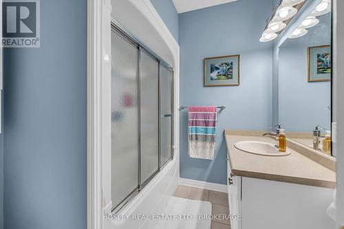 6309 Pinestone Road, Niagara Falls (206 - Stamford), ON - Indoor Photo Showing Bathroom