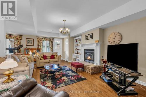 6309 Pinestone Road, Niagara Falls (206 - Stamford), ON - Indoor Photo Showing Living Room With Fireplace