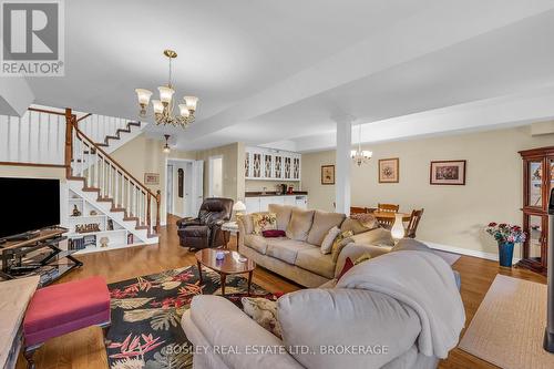 6309 Pinestone Road, Niagara Falls (206 - Stamford), ON - Indoor Photo Showing Living Room