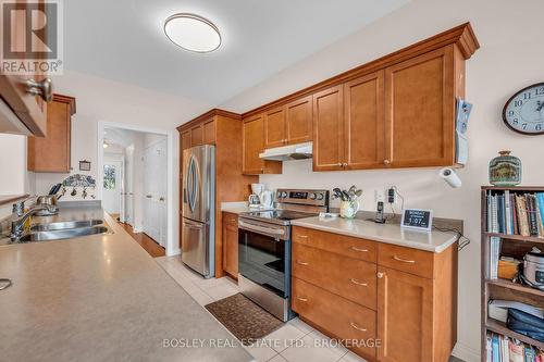 6309 Pinestone Road, Niagara Falls (206 - Stamford), ON - Indoor Photo Showing Kitchen With Double Sink