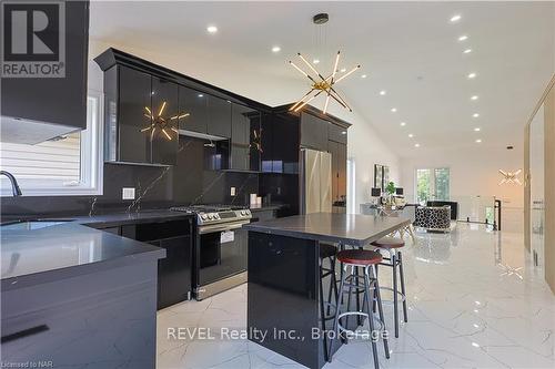 8414 Atack Court N, Niagara Falls (213 - Ascot), ON - Indoor Photo Showing Kitchen With Upgraded Kitchen