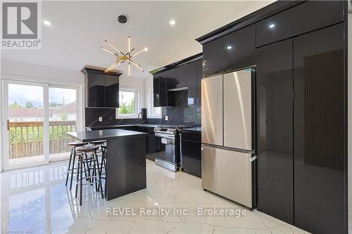 8414 Atack Court N, Niagara Falls (213 - Ascot), ON - Indoor Photo Showing Kitchen With Upgraded Kitchen