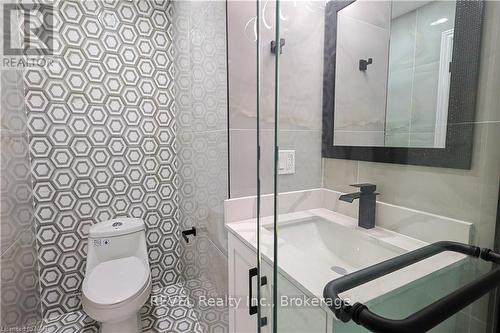 8414 Atack Court N, Niagara Falls (213 - Ascot), ON - Indoor Photo Showing Bathroom