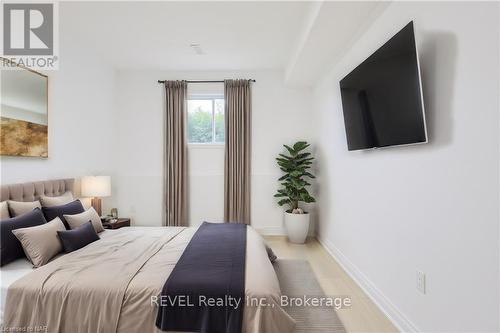 8414 Atack Court N, Niagara Falls (213 - Ascot), ON - Indoor Photo Showing Bedroom