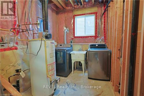 8414 Atack Court N, Niagara Falls (213 - Ascot), ON - Indoor Photo Showing Laundry Room