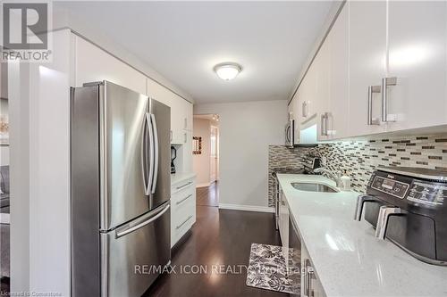 395 Downsview Place, Waterloo, ON - Indoor Photo Showing Kitchen With Upgraded Kitchen