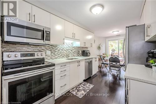 395 Downsview Place, Waterloo, ON - Indoor Photo Showing Kitchen With Upgraded Kitchen