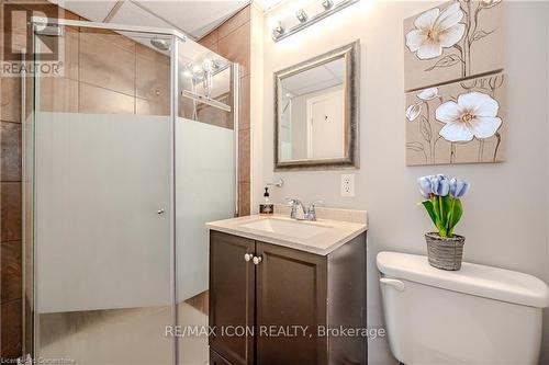 395 Downsview Place, Waterloo, ON - Indoor Photo Showing Bathroom