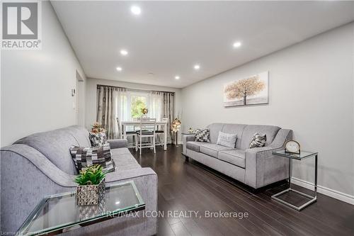 395 Downsview Place, Waterloo, ON - Indoor Photo Showing Living Room