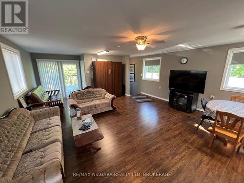 297 Firelane 23, Port Colborne (874 - Sherkston), ON - Indoor Photo Showing Living Room