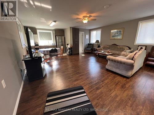 297 Firelane 23, Port Colborne (874 - Sherkston), ON - Indoor Photo Showing Living Room