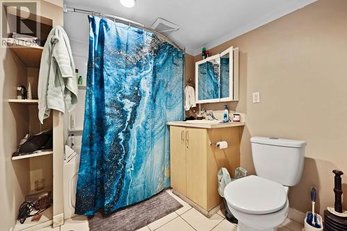 2090/2092 Westsyde Road, Kamloops, BC - Indoor Photo Showing Bathroom