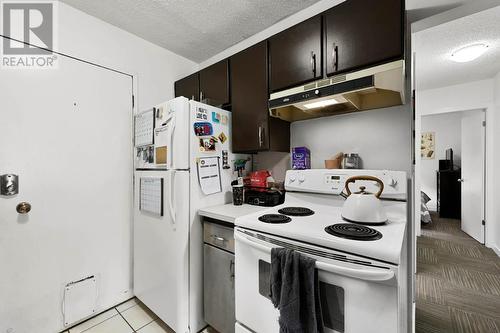 2090/2092 Westsyde Road, Kamloops, BC - Indoor Photo Showing Kitchen