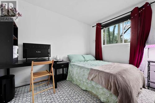 2090/2092 Westsyde Road, Kamloops, BC - Indoor Photo Showing Bedroom