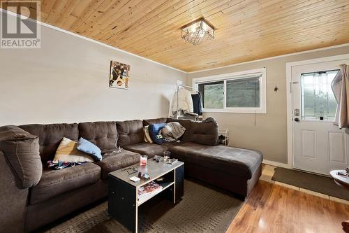 2090/2092 Westsyde Road, Kamloops, BC - Indoor Photo Showing Living Room