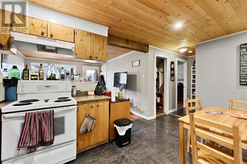 2090/2092 Westsyde Road, Kamloops, BC - Indoor Photo Showing Kitchen