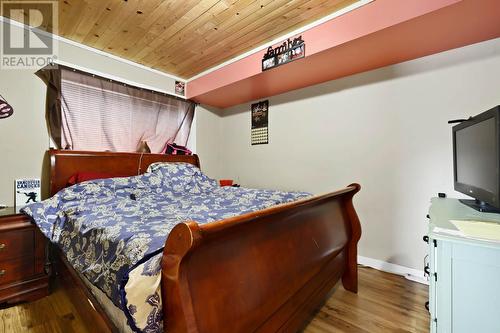 2090/2092 Westsyde Road, Kamloops, BC - Indoor Photo Showing Bedroom