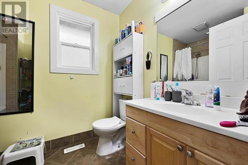 2090/2092 Westsyde Road, Kamloops, BC - Indoor Photo Showing Bathroom