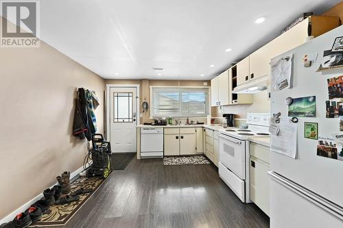 2090/2092 Westsyde Road, Kamloops, BC - Indoor Photo Showing Kitchen