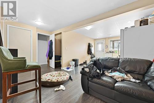 2090/2092 Westsyde Road, Kamloops, BC - Indoor Photo Showing Living Room