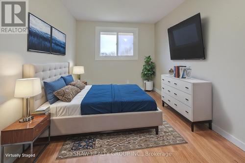 572 Elgin Street N, Cambridge, ON - Indoor Photo Showing Bedroom