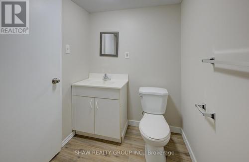 572 Elgin Street N, Cambridge, ON - Indoor Photo Showing Bathroom