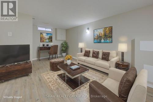 572 Elgin Street N, Cambridge, ON - Indoor Photo Showing Living Room