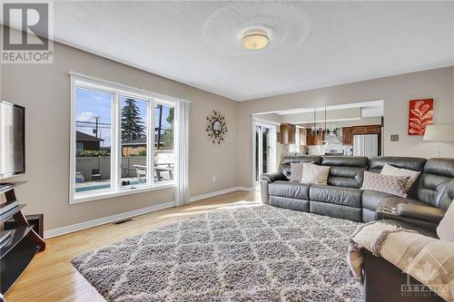 45 Sunnycrest Drive, Ottawa, ON - Indoor Photo Showing Living Room