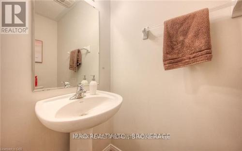 8J - 1460 Highland Road W, Kitchener, ON - Indoor Photo Showing Bathroom