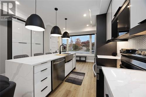 111 St Clair Street, Point Edward, ON - Indoor Photo Showing Kitchen With Upgraded Kitchen