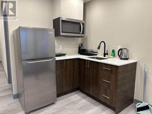 106 - 152 High Street, Georgina, ON - Indoor Photo Showing Kitchen