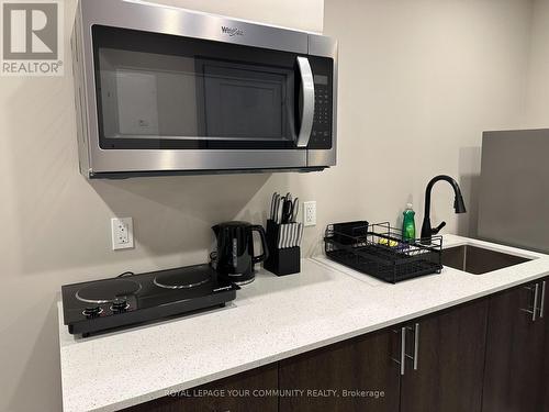 106 - 152 High Street, Georgina, ON - Indoor Photo Showing Kitchen