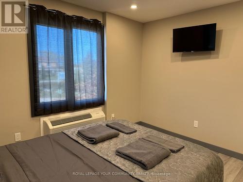 106 - 152 High Street, Georgina, ON - Indoor Photo Showing Bedroom