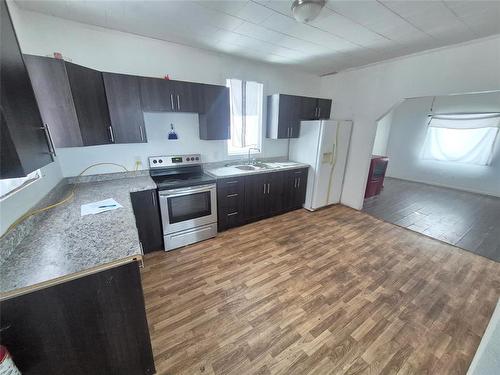 203 2Nd Street Nw, Minnedosa, MB - Indoor Photo Showing Kitchen